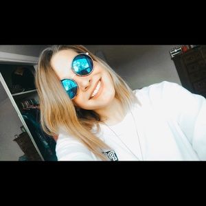 Meet your Posher, Laney